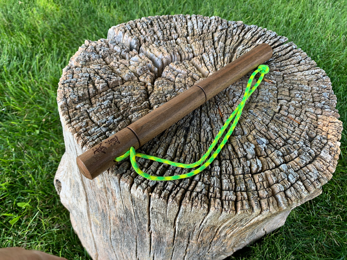 Walnut Engraved Tan-bong